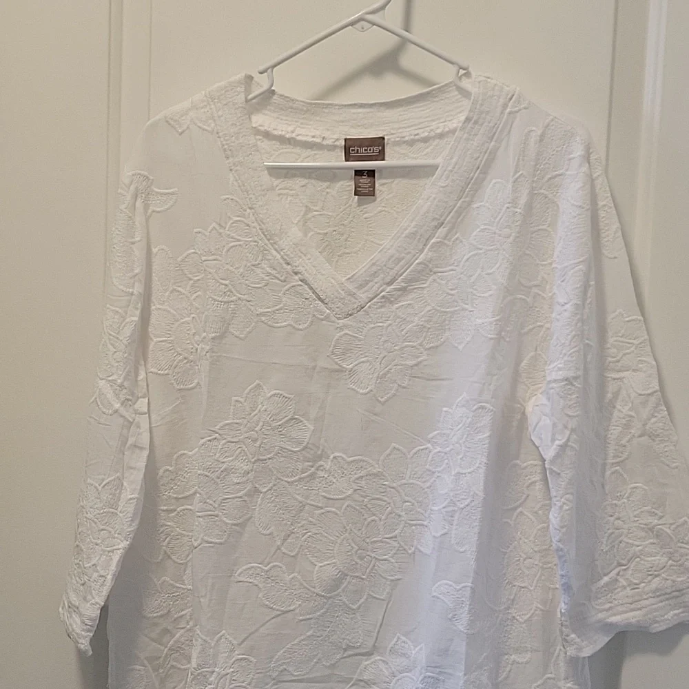 Pull-over white blouse. Chico's white, intricate detailed embroidery - Picture 2 of 7